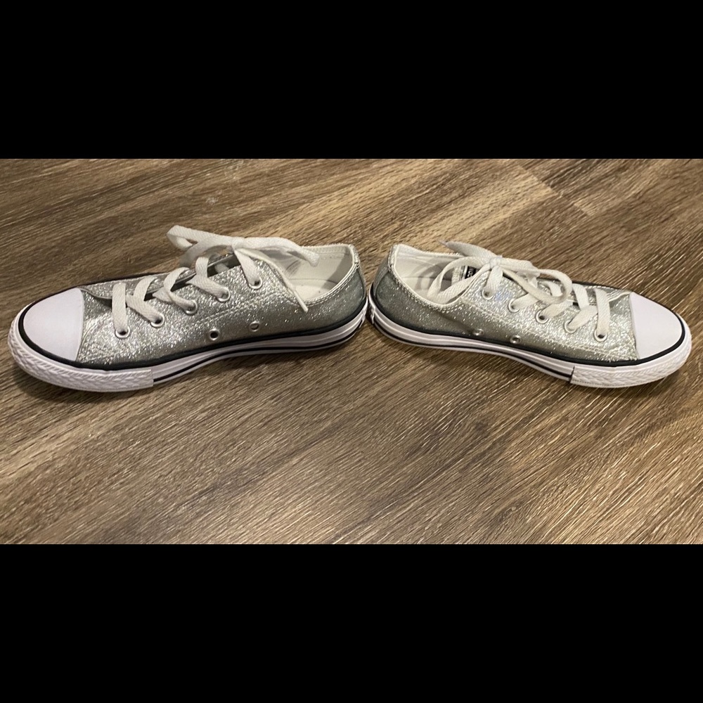 Kids glitter converse barely wore!
